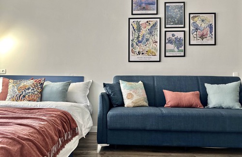 Almaty Apartment | Cozy studio with WiFi and AC in center of Almaty