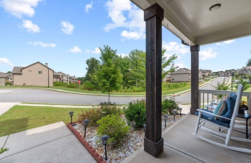 Buford House | Cozy & Stylish Masterpiece Nestled between Lake lanier & Mall of Georgia