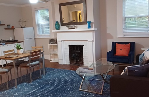 Anderson Township Apartment | Cozy Suburban Nest! 20 minutes to Downtown & Clifton. Easily enjoy the City!