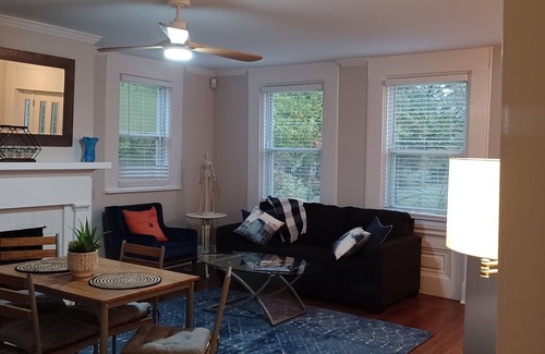 Anderson Township Apartment | Cozy Suburban Nest! 20 minutes to Downtown & Clifton. Easily enjoy the City!