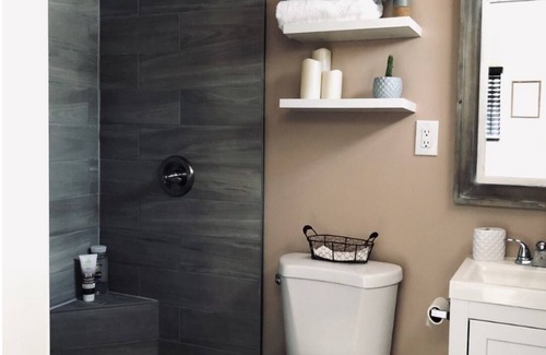 Upland House | Cozy Suite fully furnished with Kitchen and indoor laundry