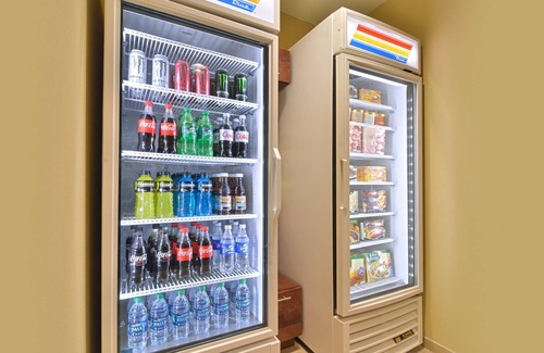 Tomball Condo | Cozy Suite in Tomball | Business Center On-Site + Free Breakfast!