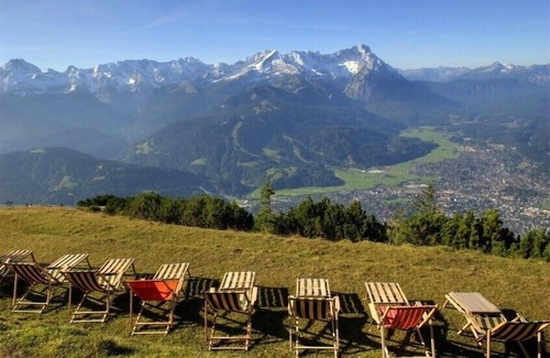 Garmisch-Partenkirchen Apartment | Cozy, sunny & newly renovated apartment with a view of the Zugspitze - 4 stars