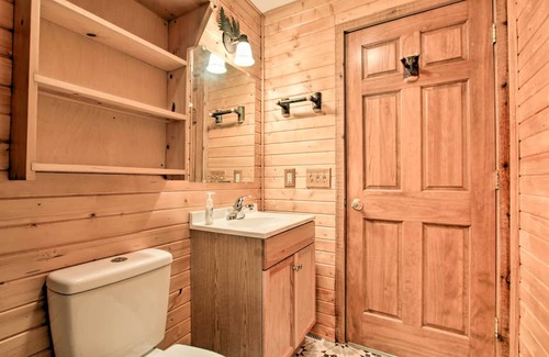 Warrens Cabin | Cozy Three Bears Resort Cabin w/ Deck in Warrens!