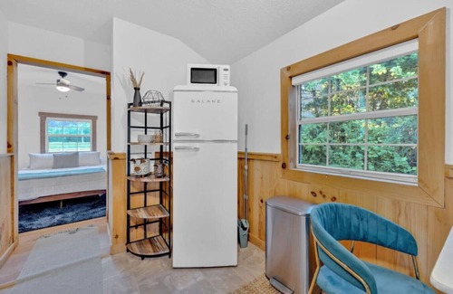 Jamestown House | Cozy Tiny Home by Big South Fork