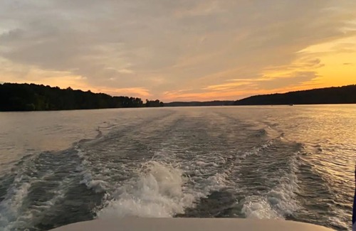Kirby Cabin | Cozy Tiny Home Cabin Near Lake Greeson & Kirby Landing – Pet-Friendly!