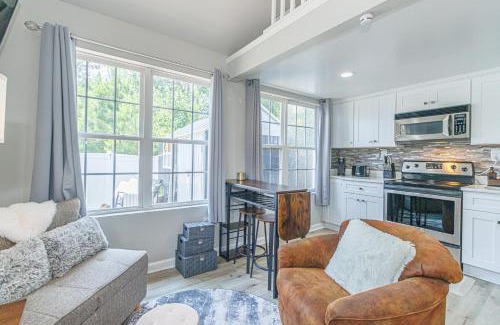 Myrtle Beach House | Cozy Tiny Home for 2! Short drive to the Beach!