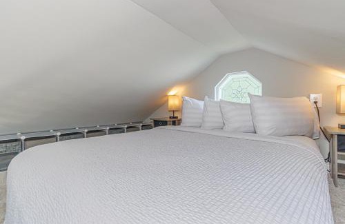 Myrtle Beach House | Cozy Tiny Home for 2! Short drive to the Beach!