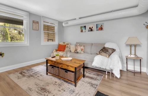Paris House | Cozy Town Retreat LowerUnit with Deck Area and BBQ