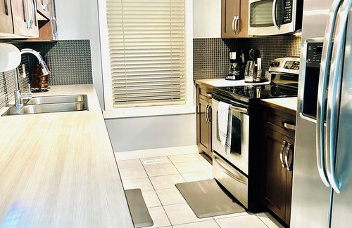 Leduc House | Cozy townhome