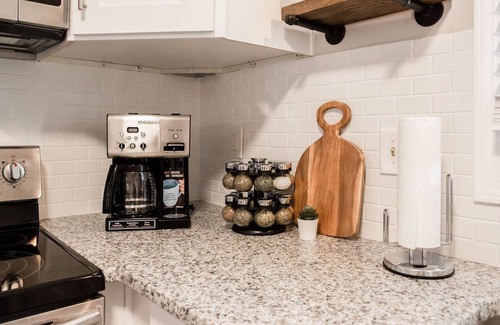 Roswell House | Cozy Townhome w/king mins to DT Roswell/Avalon