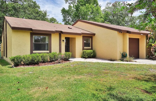 Southside House | Cozy townhouse, centrally located with garage and fenced yard.