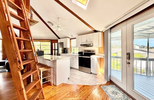 South Venice House | Cozy Treehouse-One-of a kind stay-only 5 minutes to beach. Beach gear included!