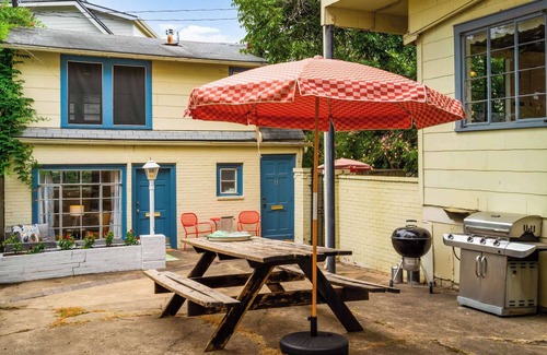 Clarksville House | Cozy Treehouse Studio in Charming Clarksville
