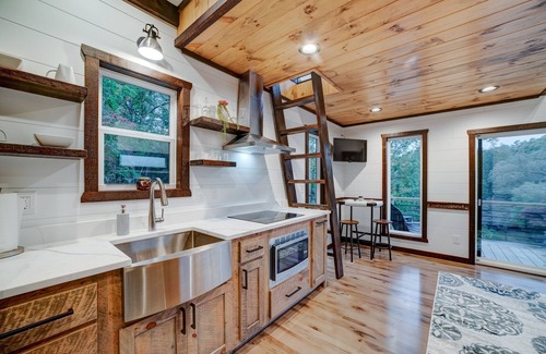 Morganton Cabin | Cozy Treehouse w/Hot Tub, Fire Pit, Steps to Blue Ridge Lake, Dog Friendly