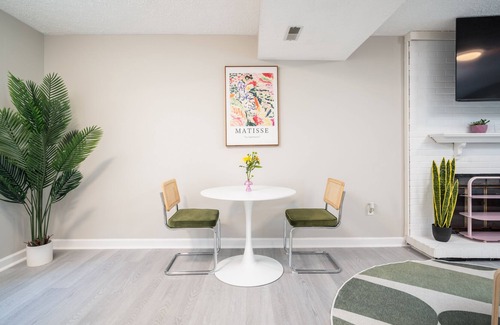 Bowie House | Cozy Trendy Bowie 1 Bedroom Basement Getaway Suite