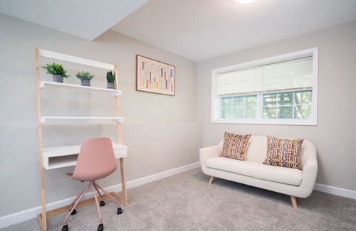 Bowie House | Cozy Trendy Bowie 1 Bedroom Basement Getaway Suite