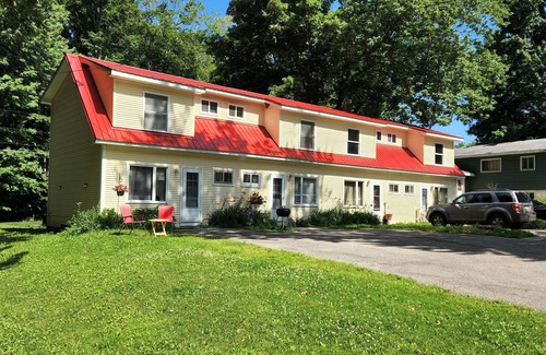 Harbor Springs House | COZY UP-NORTH RETREAT Just a quarter-mile from ski hills