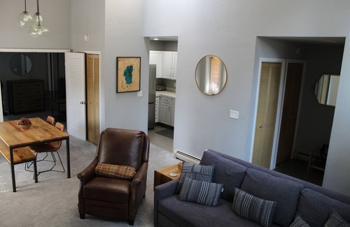 Incline Village Condo | Cozy Updated McCloud Condo - Walk to Lakeshore Drive, Shops & Restaurants