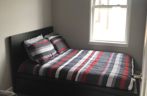 West Bucktown House | Cozy Upstairs Unit for Small Groups/Families, Near Dining, Shopping, Nightlife
