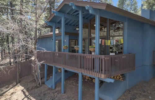 Flagstaff House | Cozy Urban Cabin Retreat in Flagstaff