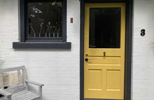 Prince Edward House | Cozy urban cottage in the heart of Picton
