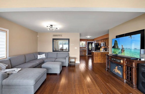 Drayton Plains House | Cozy, Lake Front Home & Near Ski Resort