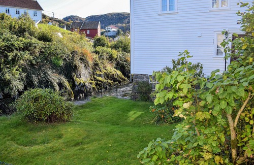 Sogndalstrand Apartment | Cozy vacation apartment - ideal for a fishing vacation and experiences in nature.