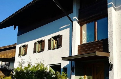 Flintsbach A. Inn Apartment | Cozy vacation apartment in Flintsbach with view to the Petersberg, 85 sqm, up to 4 persons