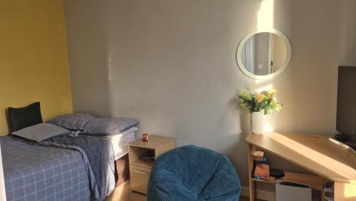 Sheffield Apartment | COZY ventilated Room