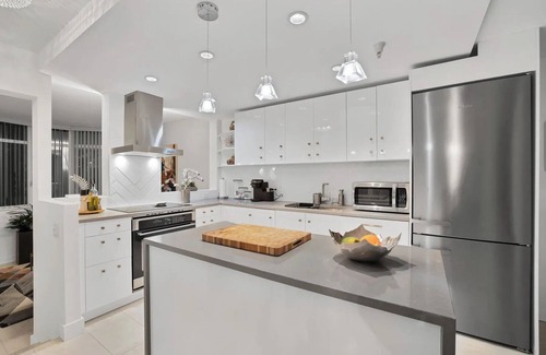 Coal Harbour House | Cozy vibrant energy apartment located downtown Vancouver by Coal Harbor
