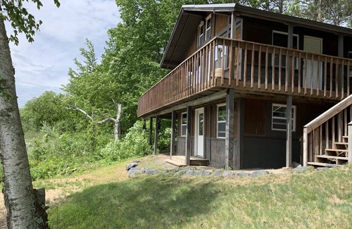 Walker Cabin | Cozy Vintage Cabin Right on the Lake. Bedroom, Lower Level & Loft. Sleeps 4.