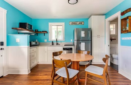 Kona Palisades Cottage | Cozy Vintage Inspired Hawaiian Guest Cottage