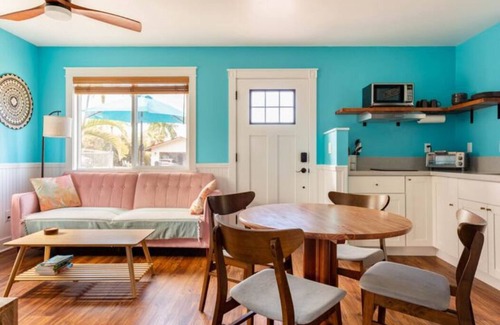 Kona Palisades Cottage | Cozy Vintage Inspired Hawaiian Guest Cottage