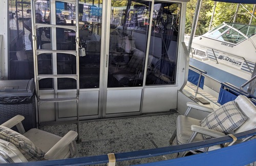 Downtown Knoxville Boat Rental | Cozy Vintage Yacht - Walk to Neyland +Free Parking