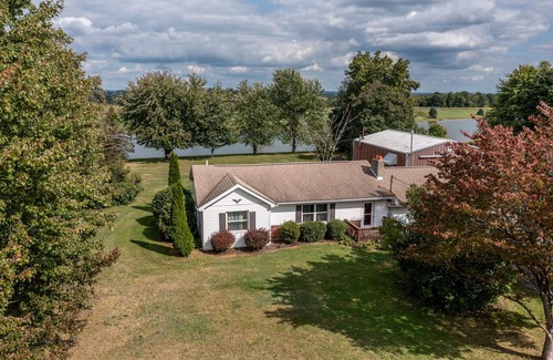 Branchton House | Cozy Volant Ranch With Lakeview