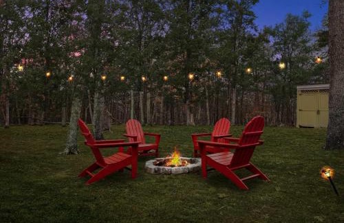 Rio Ski Chalet | Cozy w Hot Tub Fire Pit Wifi Grill Deck & Pets