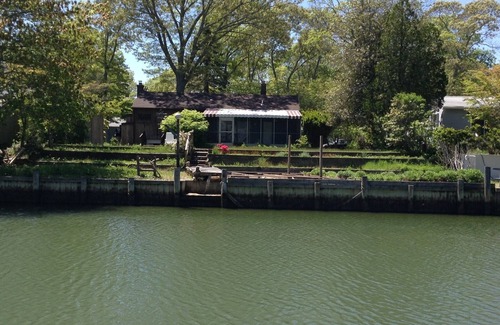East Quogue House | Cozy Waterview Cottage! Perfect for couples