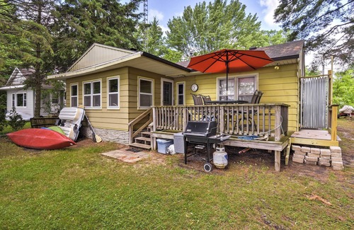 Wautoma Cottage | Cozy Wautoma Home w/Boats & Dock on Bughs Lake!