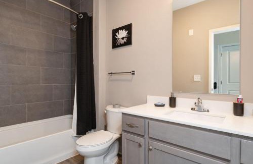 Whitestown Apartment | Cozy Whitestown 2BR Sunset Haven