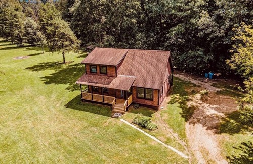 Scotts Cabin | Cozy woodland cabin in Scotts - 9 acres all to yourself!
