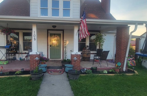 Summerlee House | Cozy,yet Spacious 5 bedroom Home, 5 minutes from New River Gorge National Park.