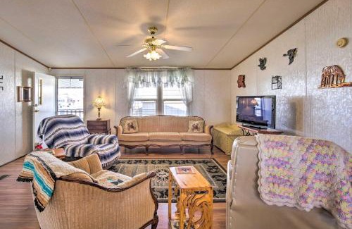 The Foothills House | Cozy Yuma Retreat with Furnished Patio and Grill!