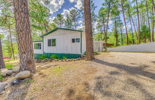 Ruidoso House | CozyCasita-1 mi to Midtown/Portable AC in Living room/7 mins to Inn of Mtn Gods