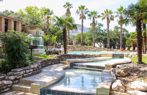Barton Hills Apartment | CozySuites 1BR Apartment Skyline Barton Creek 288