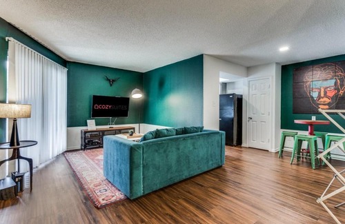 Barton Hills Apartment | CozySuites 1BR Apartment Skyline Barton Creek 288