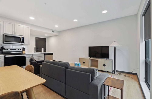 Lockerbie Square Apartment | CozySuites Mass w/parking, lounge & roof deck #41