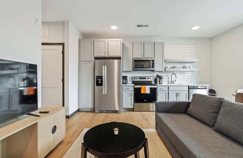 Lockerbie Square Apartment | CozySuites Mass with parking, lounge and roof deck 5