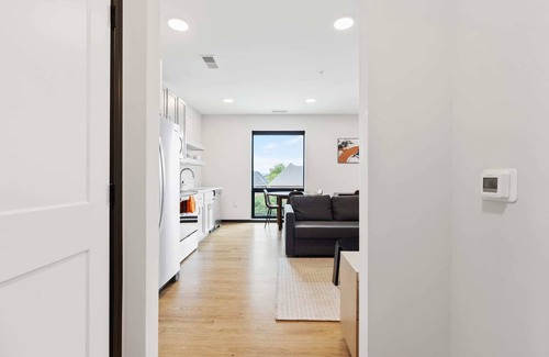 Lockerbie Square Apartment | CozySuites Mass with parking, lounge and roof deck 5
