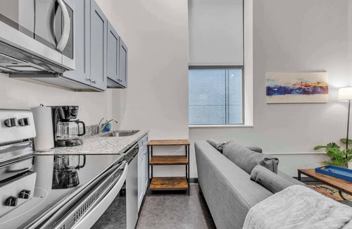Cultural District Apartment | CozySuites Modern 1BR in Downtown Pitts #19
